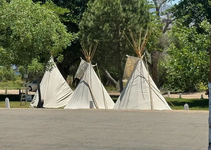 Mount-N-Lake Motel